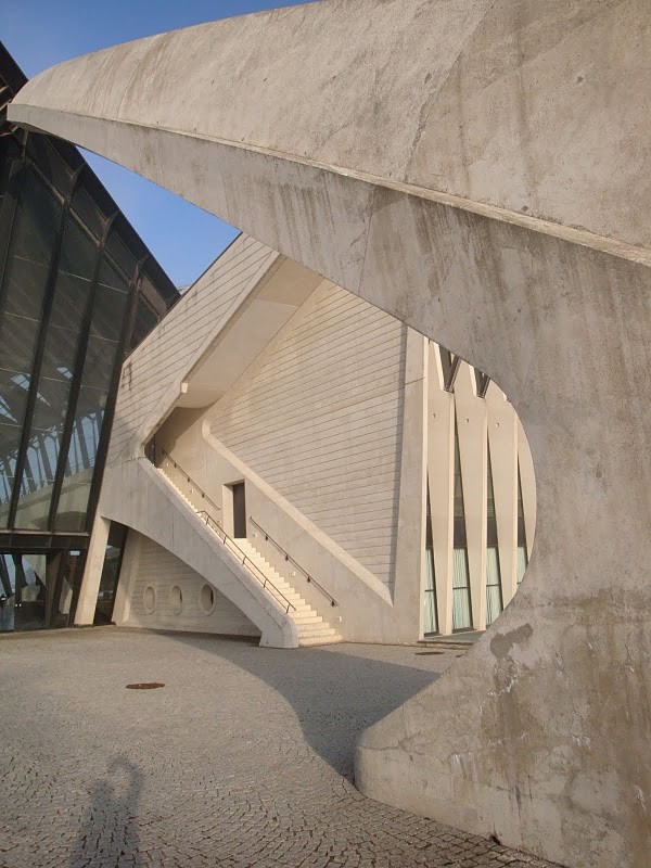 No title. TGV Train station St Exupery Lyon, France Santiago Calatrava © Jerominus 2012