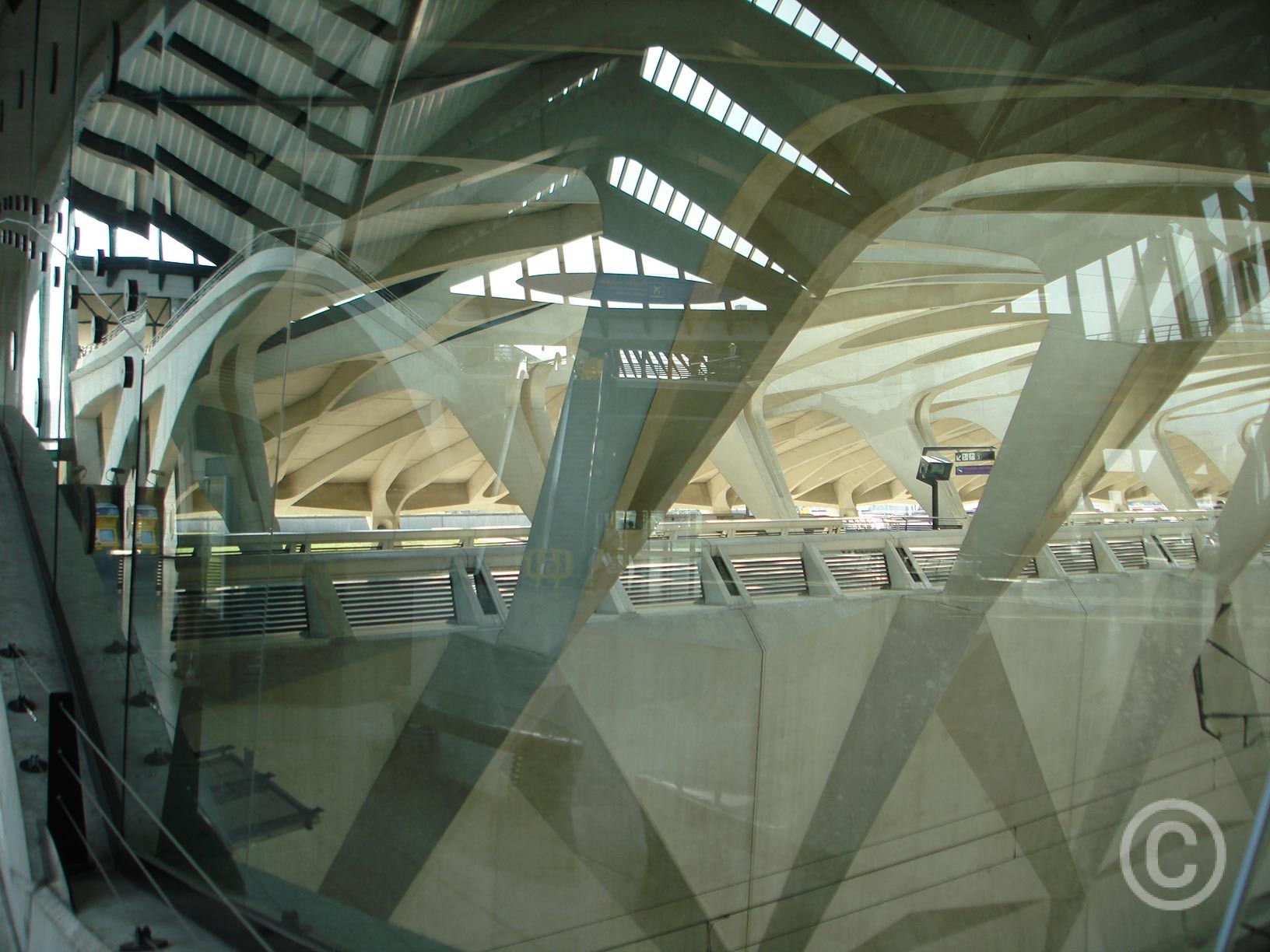 Calatrava TGV LYON SATOLAS © Prosper Jerominus, 2010