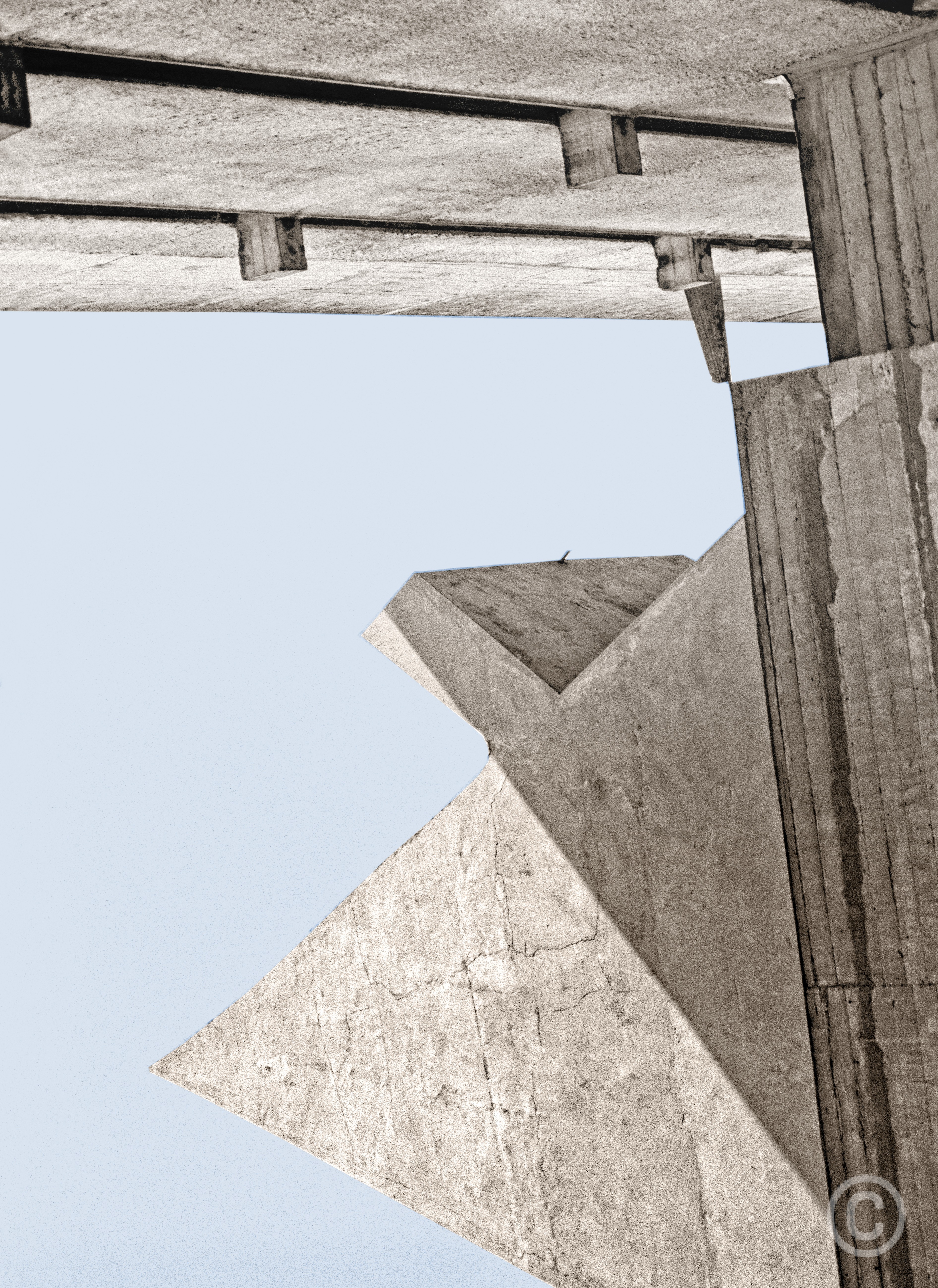 La Pyramide de Corbu Couvent de la Tourette - v1
